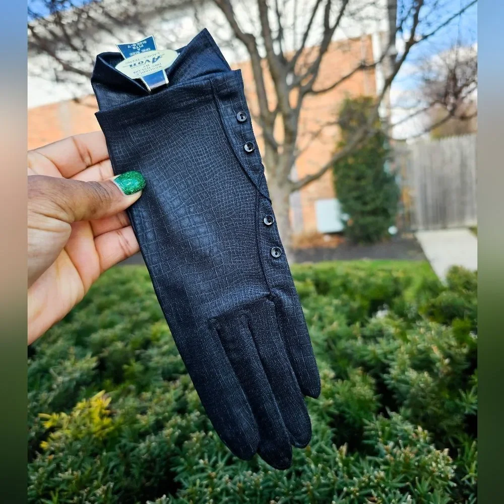 New Avon 100% Nylon Croc Design Trendy Mitten Gloves.